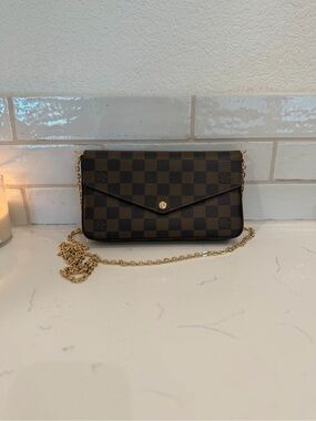 Source Unknown Brown Check Crossbody Bag with Gold Chain